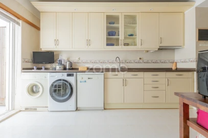Apartamento T4 para Venda em Carcavelos e Parede