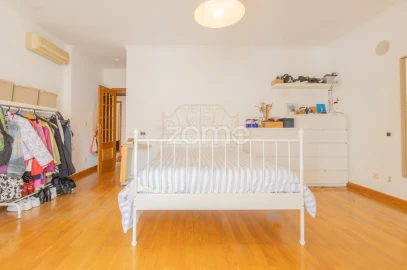 Apartamento T4 para Venda em Carcavelos e Parede