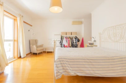 Apartamento T4 para Venda em Carcavelos e Parede