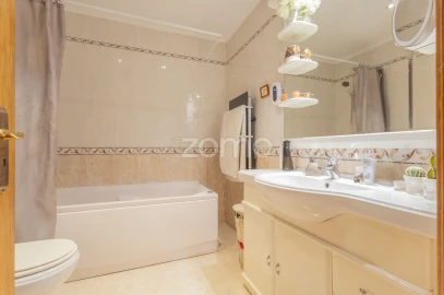 Apartamento T4 para Venda em Carcavelos e Parede