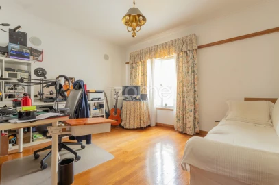 Apartamento T4 para Venda em Carcavelos e Parede