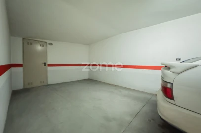 Apartamento T4 para Venda em Carcavelos e Parede