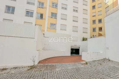 Apartamento T4 para Venda em Carcavelos e Parede
