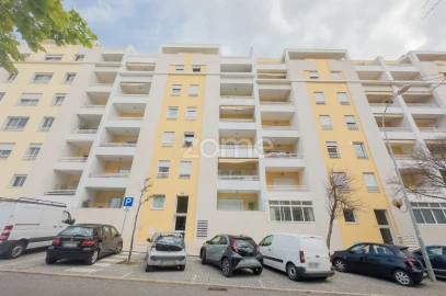 Apartamento T4 para Venda em Carcavelos e Parede