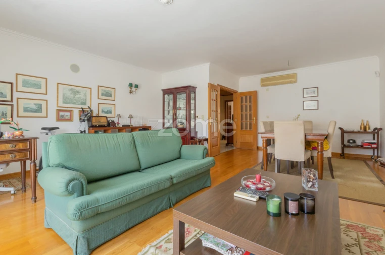 Apartamento T4 para Venda em Carcavelos e Parede Foto 10