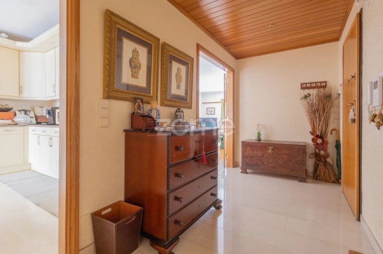 Apartamento T4 para Venda em Carcavelos e Parede Foto 17