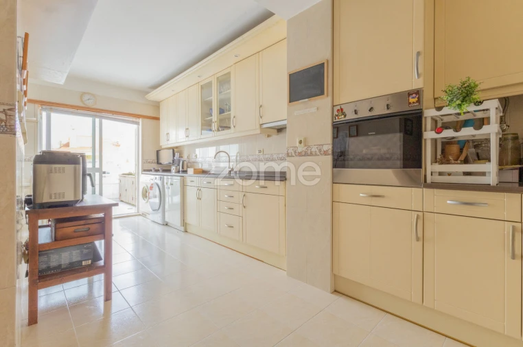 Apartamento T4 para Venda em Carcavelos e Parede Foto 20