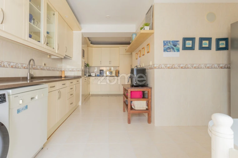 Apartamento T4 para Venda em Carcavelos e Parede Foto 25