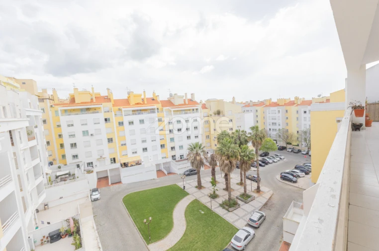 Apartamento T4 para Venda em Carcavelos e Parede Foto 28