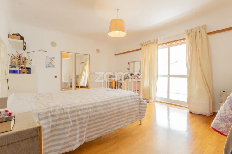 Apartamento T4 para Venda em Carcavelos e Parede Foto 36