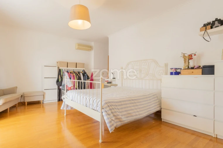 Apartamento T4 para Venda em Carcavelos e Parede Foto 39