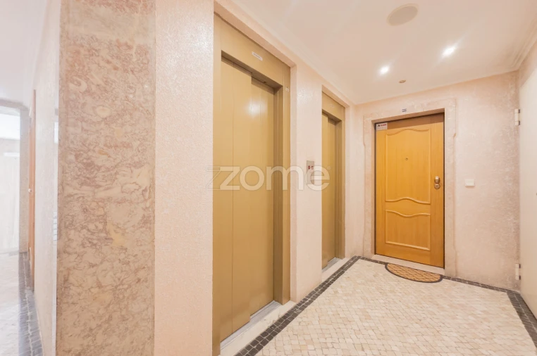 Apartamento T4 para Venda em Carcavelos e Parede Foto 54