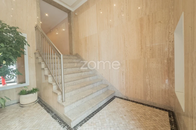 Apartamento T4 para Venda em Carcavelos e Parede Foto 55