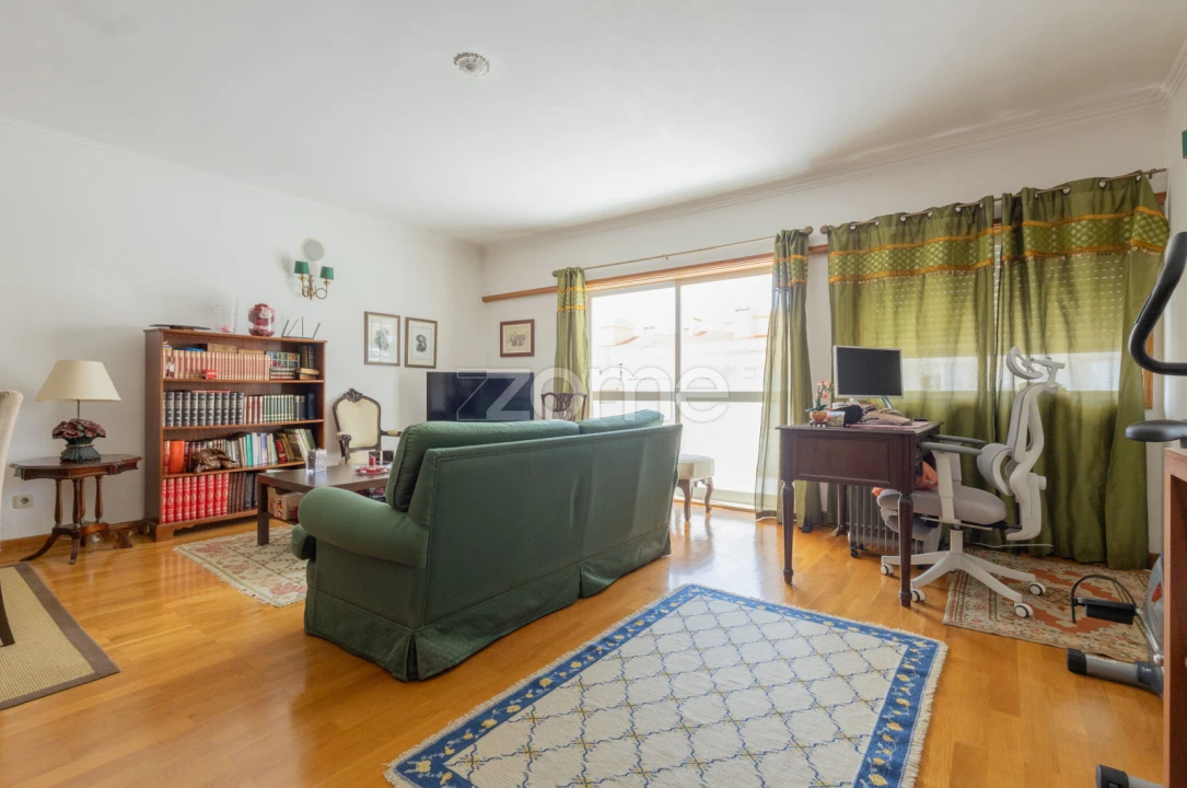 Apartamento T4 para Venda em Carcavelos e Parede Foto 7