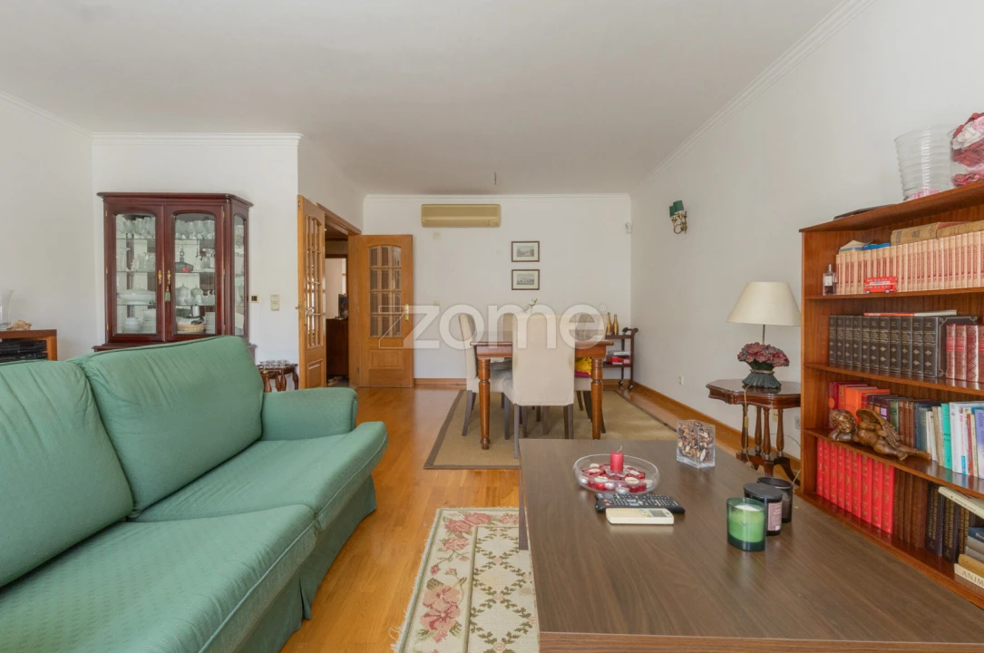 Apartamento T4 para Venda em Carcavelos e Parede Foto 11