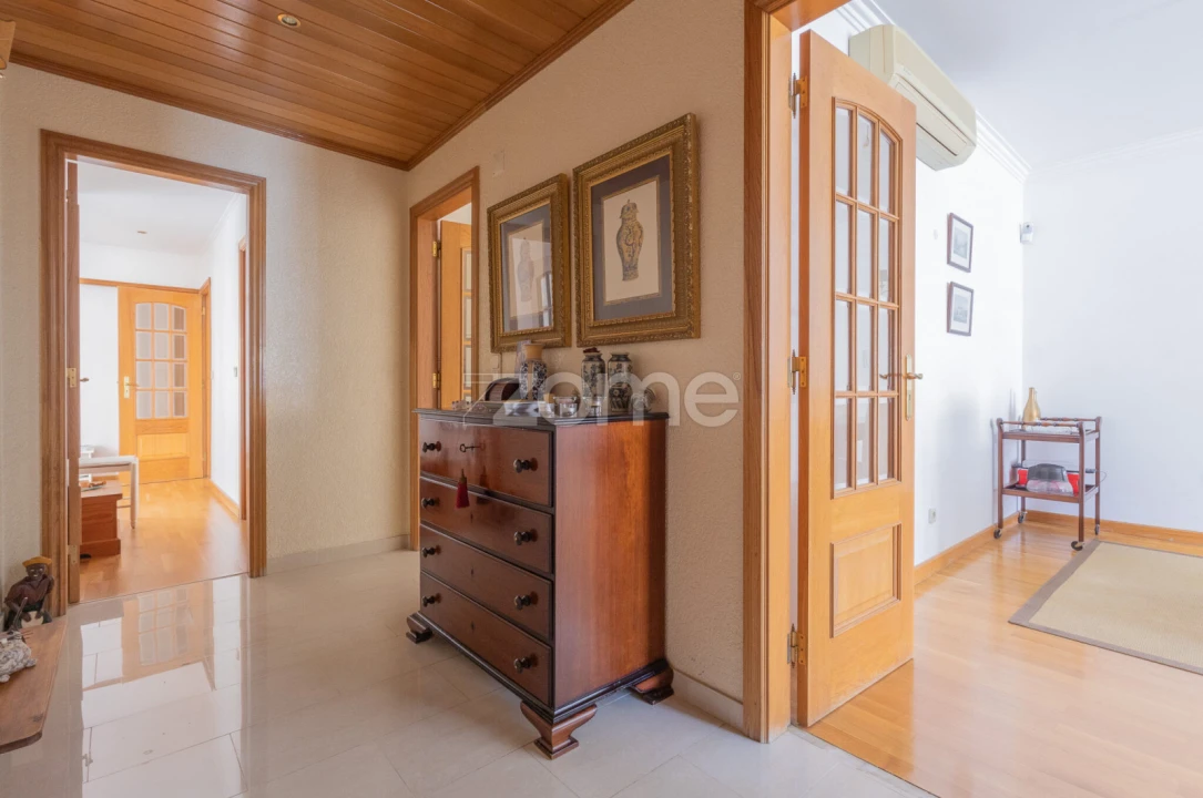 Apartamento T4 para Venda em Carcavelos e Parede Foto 16