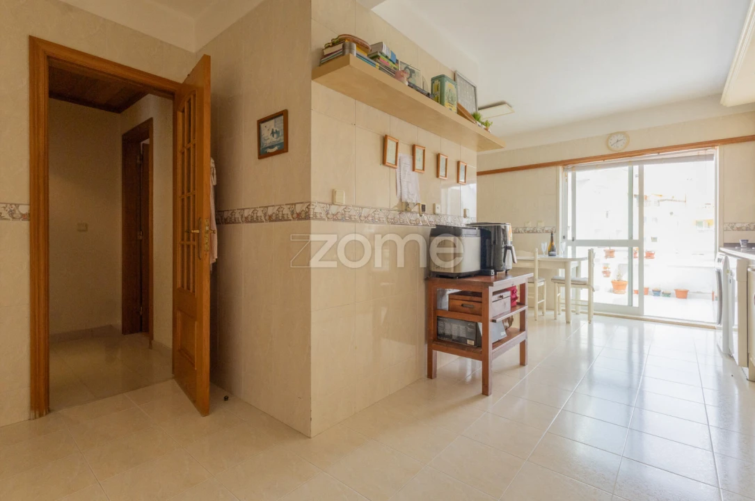 Apartamento T4 para Venda em Carcavelos e Parede Foto 18