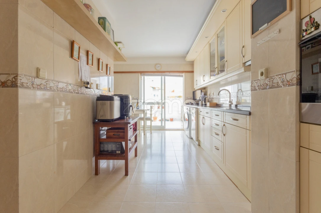 Apartamento T4 para Venda em Carcavelos e Parede Foto 21