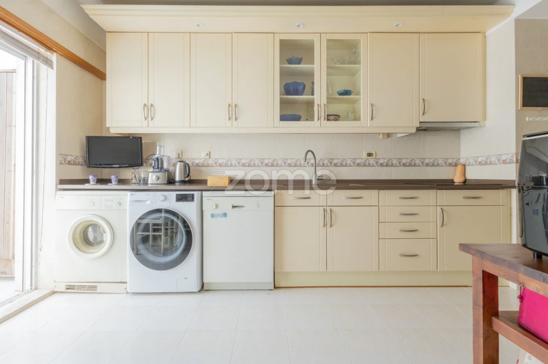 Apartamento T4 para Venda em Carcavelos e Parede Foto 23