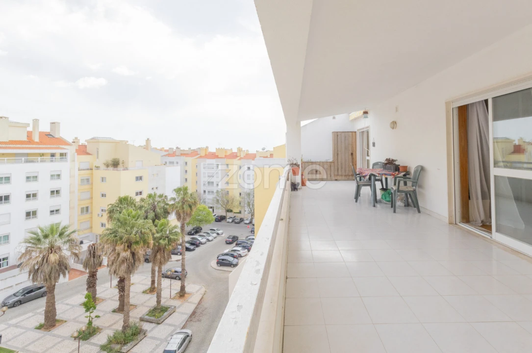 Apartamento T4 para Venda em Carcavelos e Parede Foto 27