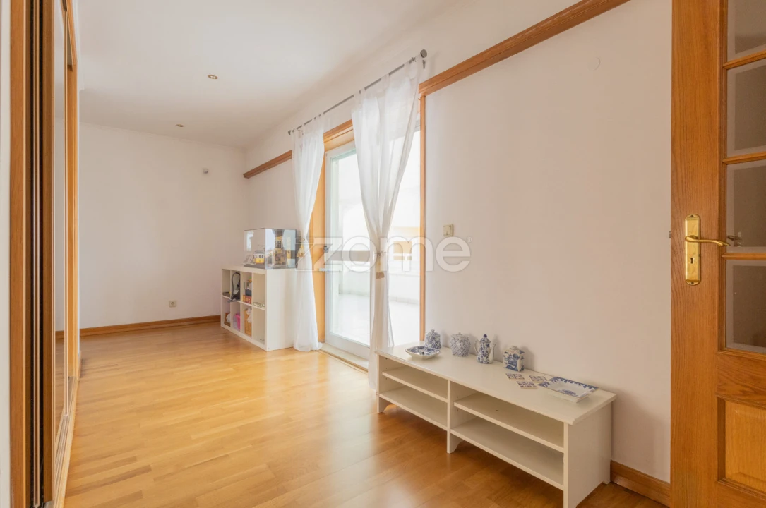 Apartamento T4 para Venda em Carcavelos e Parede Foto 31