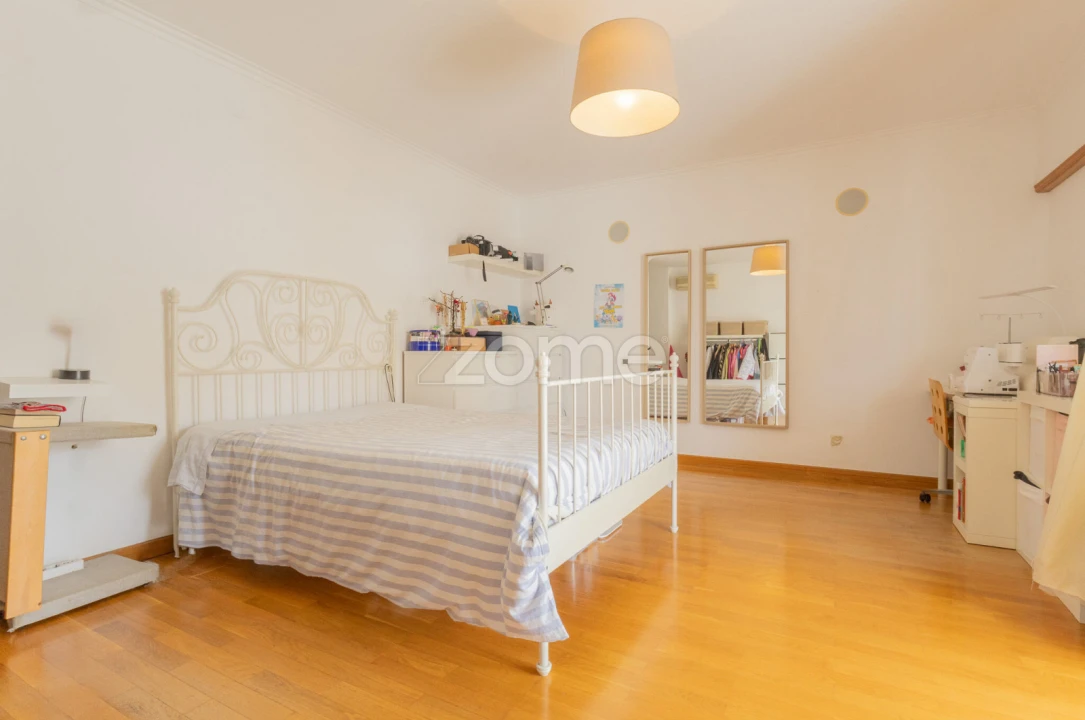 Apartamento T4 para Venda em Carcavelos e Parede Foto 37