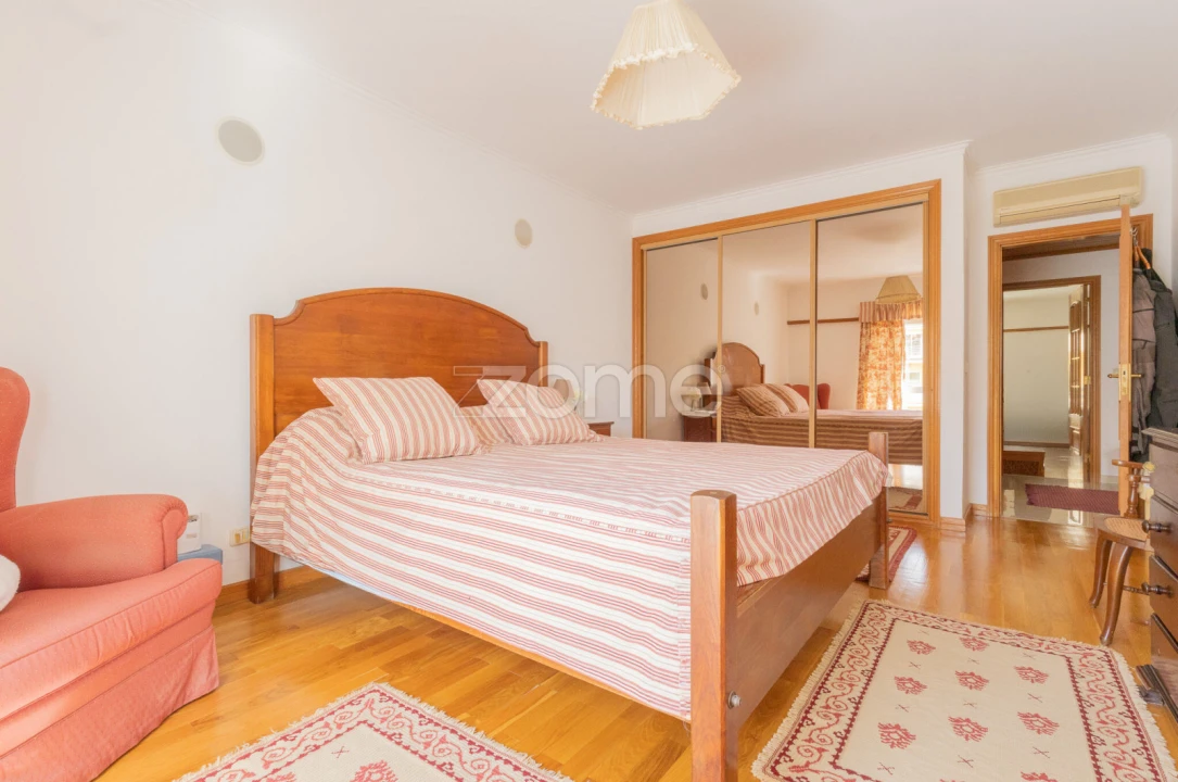 Apartamento T4 para Venda em Carcavelos e Parede Foto 44