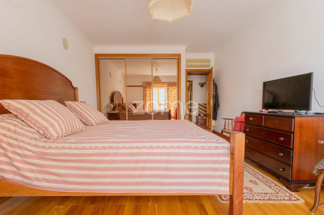 Apartamento T4 para Venda em Carcavelos e Parede Foto 45