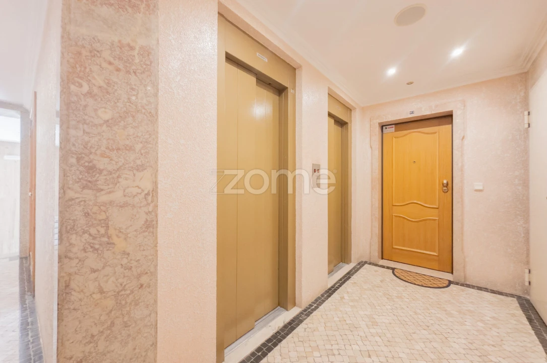 Apartamento T4 para Venda em Carcavelos e Parede Foto 54
