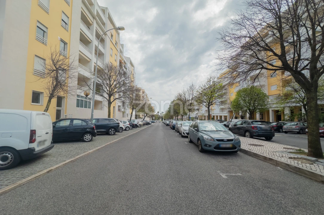 Apartamento T4 para Venda em Carcavelos e Parede Foto 57