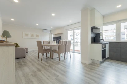 Apartamento T2 para Venda em Santa Maria e São Miguel, São Martinho, São Pedro Penaferrim