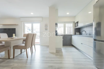 Apartamento T2 para Venda em Santa Maria e São Miguel, São Martinho, São Pedro Penaferrim