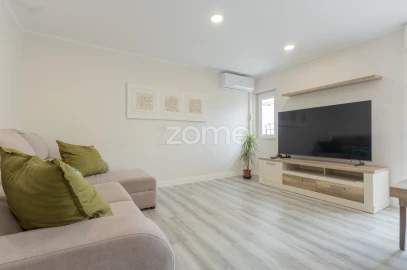 Apartamento T2 para Venda em Santa Maria e São Miguel, São Martinho, São Pedro Penaferrim