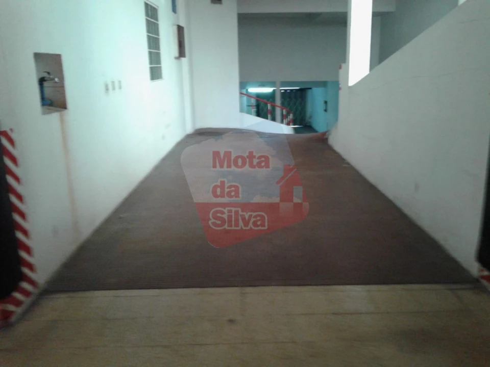 Garagem para Arrendamento em Almada, Cova da Piedade, Pragal e Cacilhas Foto 5