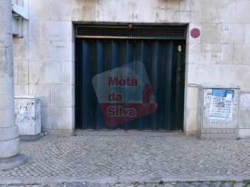 Garagem para Arrendamento em Almada, Cova da Piedade, Pragal e Cacilhas