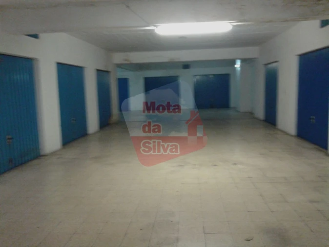 Garagem para Arrendamento em Almada, Cova da Piedade, Pragal e Cacilhas Foto 2