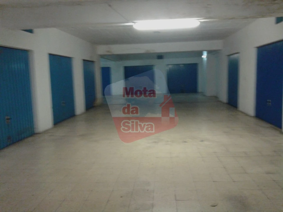 Garagem para Arrendamento em Almada, Cova da Piedade, Pragal e Cacilhas Foto 2
