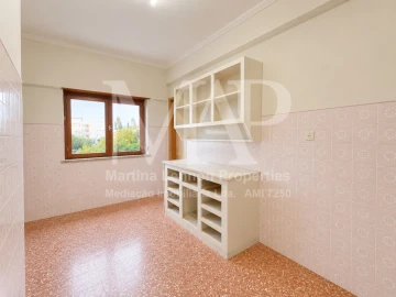 Apartamento T2 para Venda em Oeiras e São Julião da Barra, Paço de Arcos e Caxias