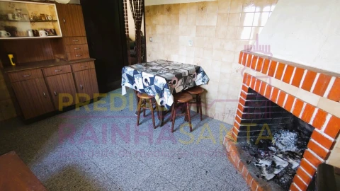 Moradia T4 para Venda em Arrifana