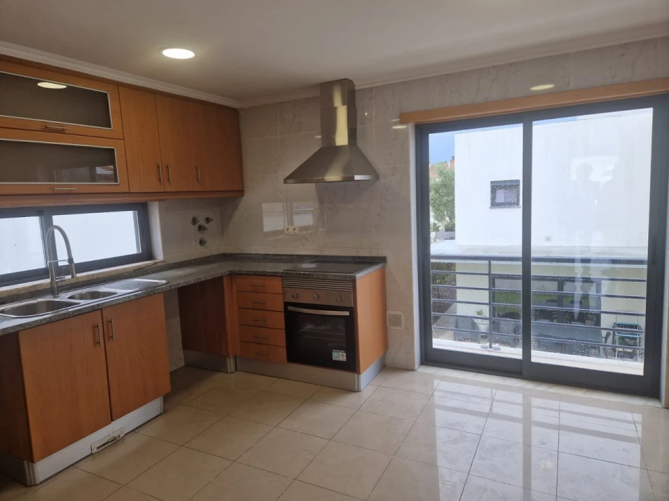 Moradia T5 para Venda em Laranjeiro e Feijó Foto 3