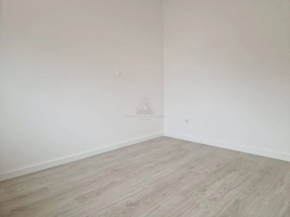 Moradia T5 para Venda em Laranjeiro e Feijó Foto 9