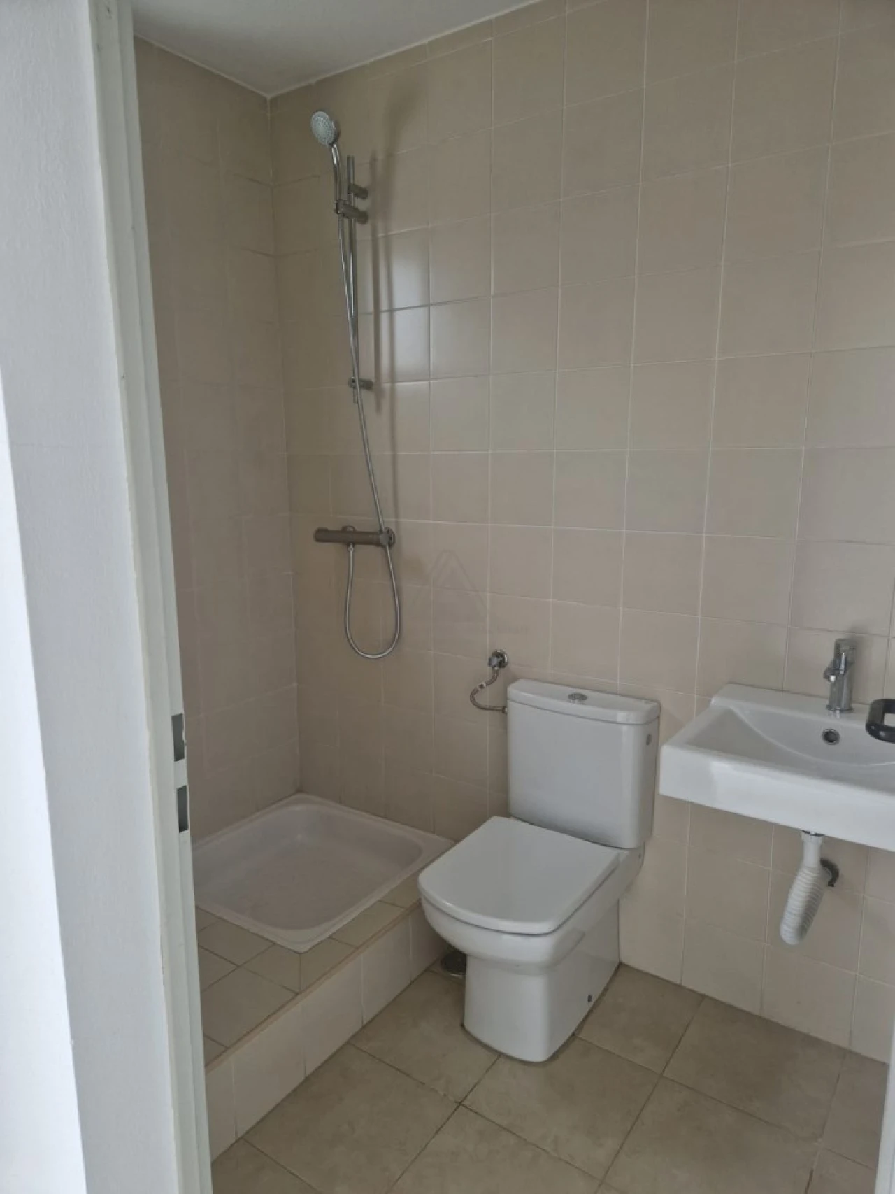 Moradia T5 para Venda em Laranjeiro e Feijó Foto 24