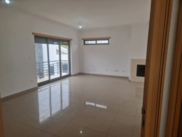 Moradia T5 para Venda em Laranjeiro e Feijó