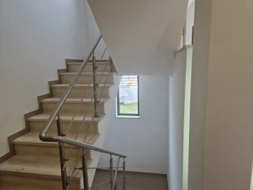 Moradia T5 para Venda em Laranjeiro e Feijó