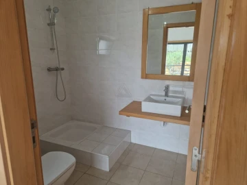 Moradia T5 para Venda em Laranjeiro e Feijó