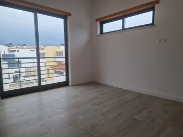 Moradia T5 para Venda em Laranjeiro e Feijó