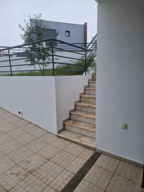 Moradia T5 para Venda em Laranjeiro e Feijó