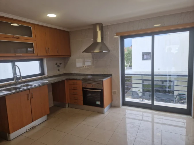 Moradia T5 para Venda em Laranjeiro e Feijó Foto 3