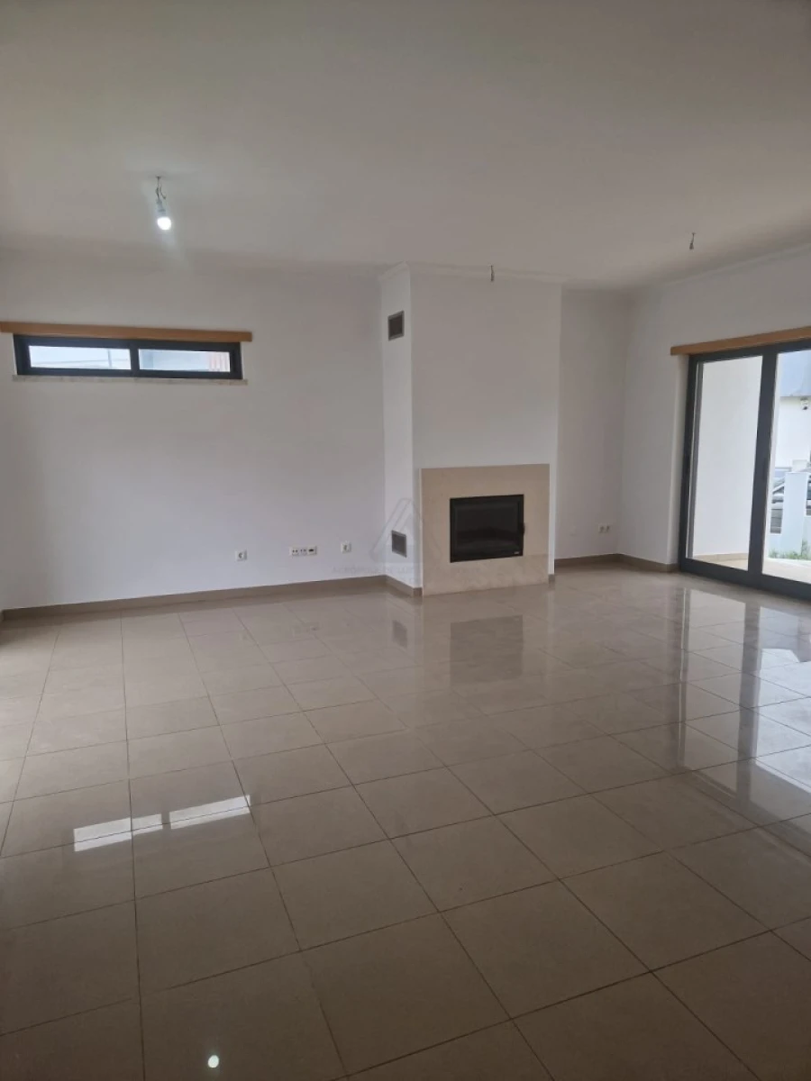 Moradia T5 para Venda em Laranjeiro e Feijó Foto 4