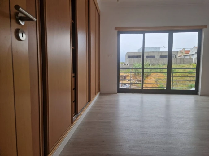 Moradia T5 para Venda em Laranjeiro e Feijó Foto 13